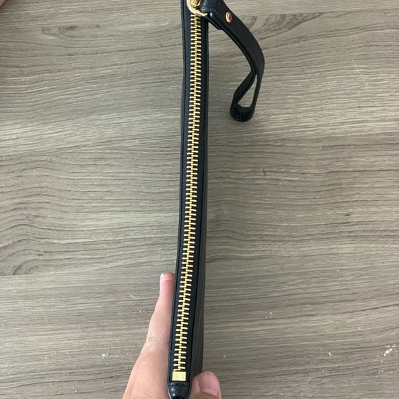 Large black Michael Kors Wristlet - Picture 2 of 5